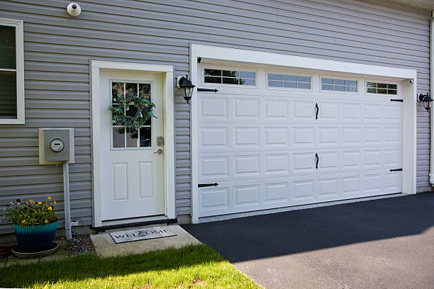 24/7 Emergency Garage Door Panel Replacement experts in White Castle, LA